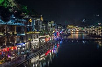 jomo hotel fenghuang