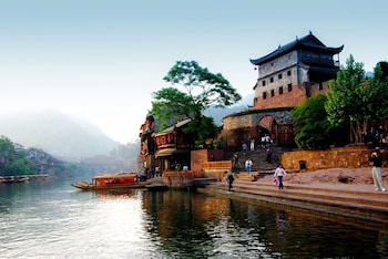 jomo hotel fenghuang