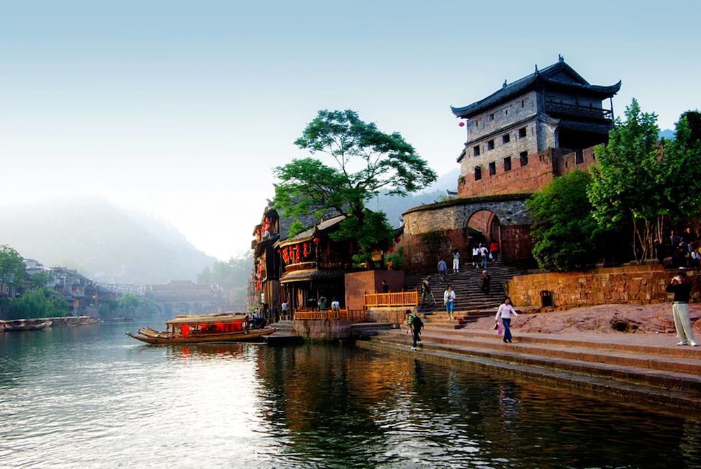jomo hotel fenghuang