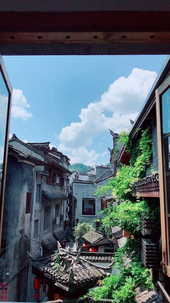 jomo hotel fenghuang