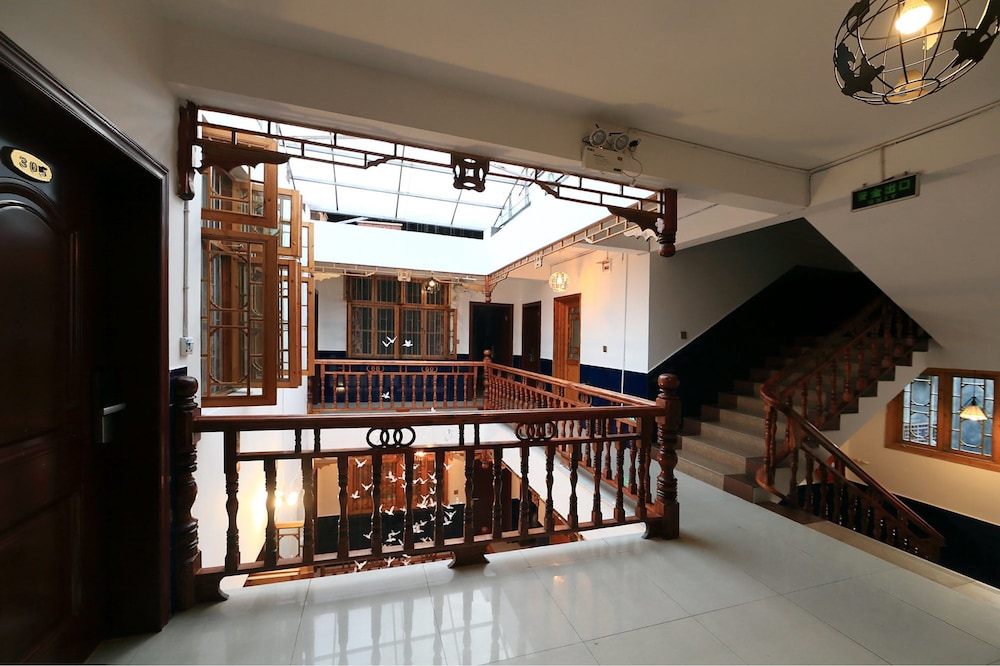 jomo hotel fenghuang