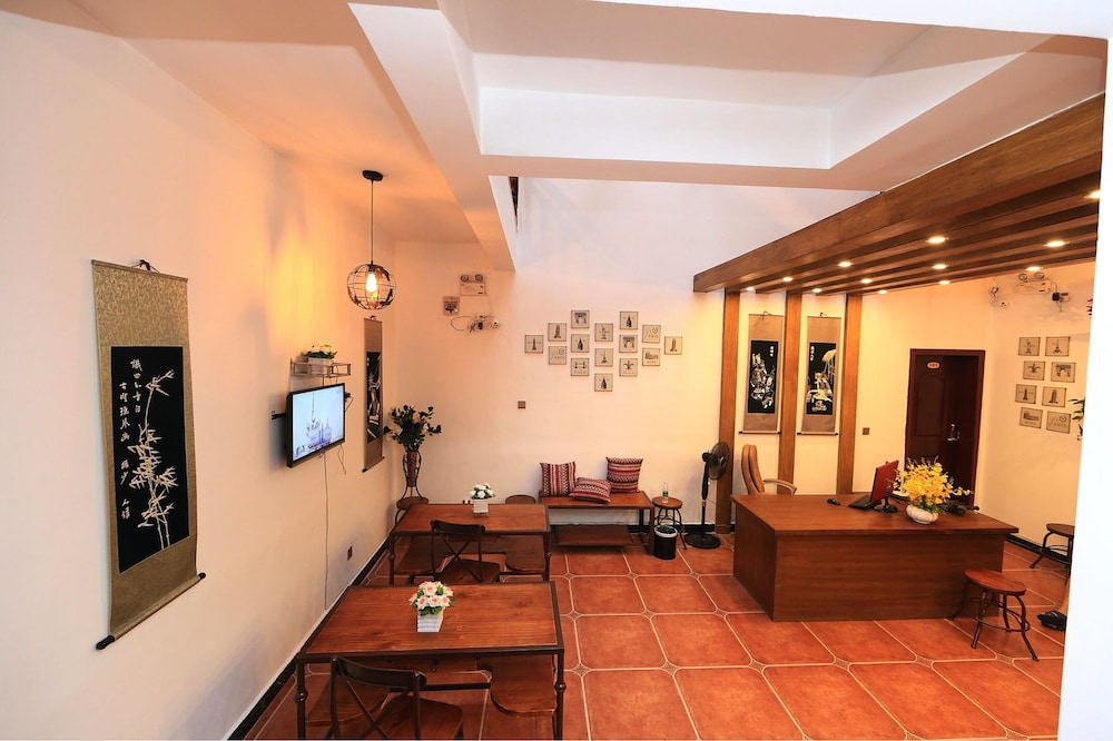 jomo hotel fenghuang