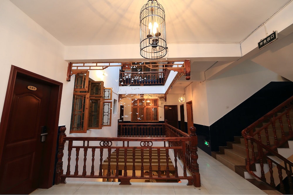 jomo hotel fenghuang