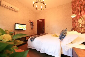 jomo hotel fenghuang