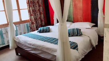 jomo hotel fenghuang