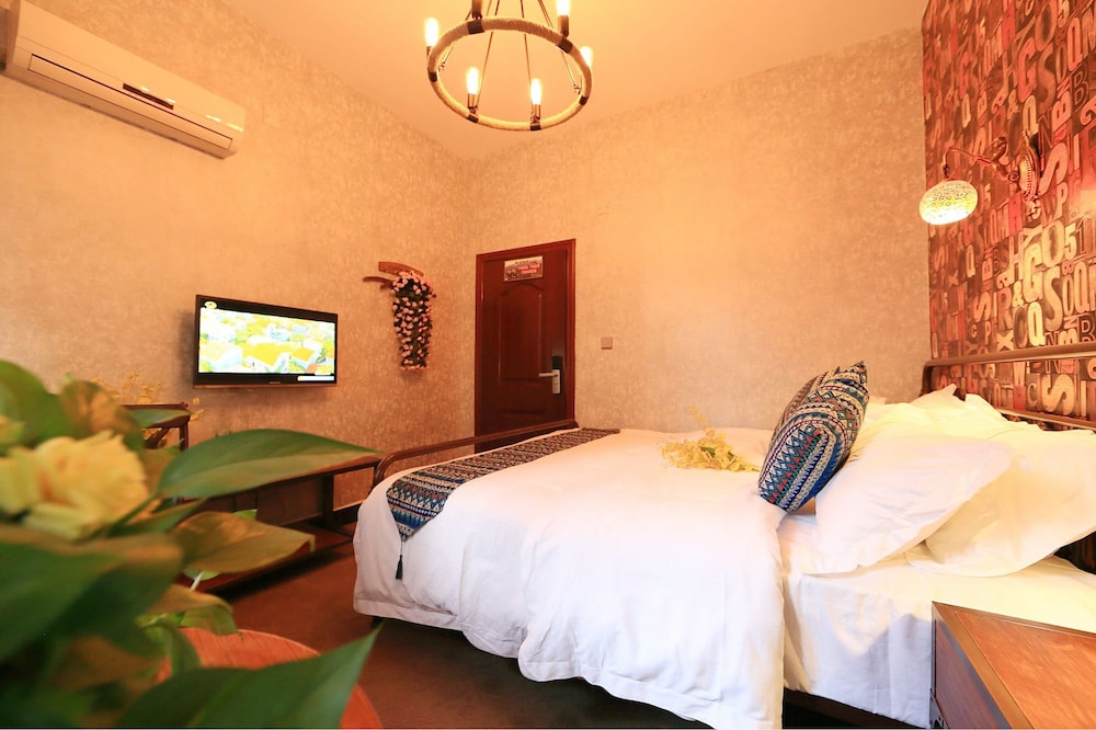 jomo hotel fenghuang