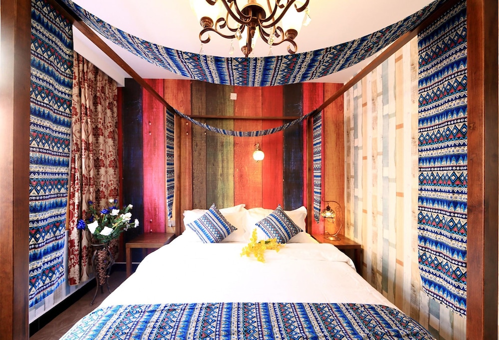 jomo hotel fenghuang