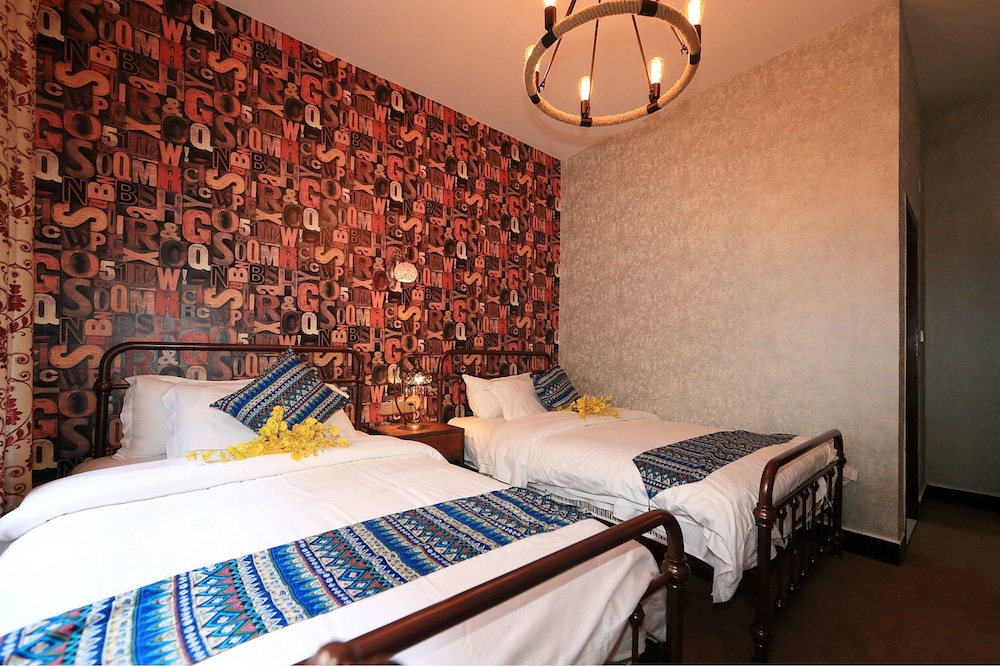 jomo hotel fenghuang