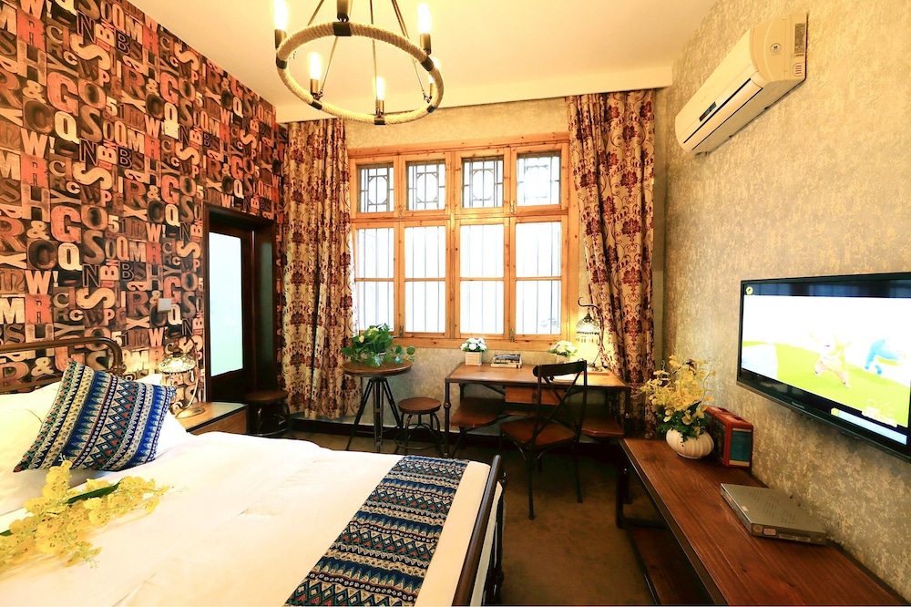 jomo hotel fenghuang