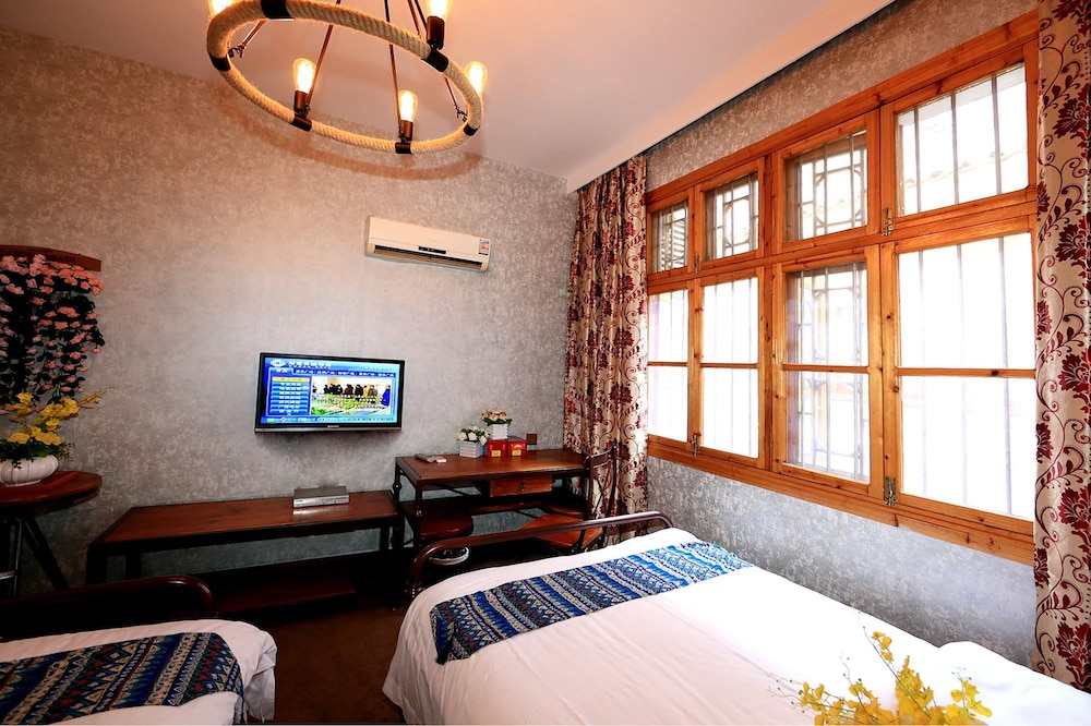 jomo hotel fenghuang