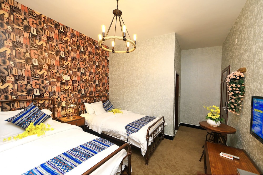 jomo hotel fenghuang