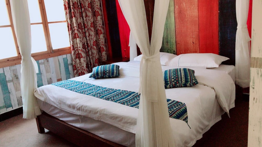 jomo hotel fenghuang