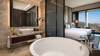 hualuxe xiamen haicang harbour view