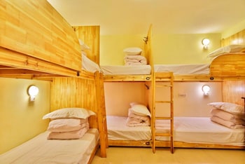 guilin cyan box hostel