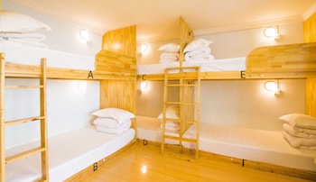 guilin cyan box hostel