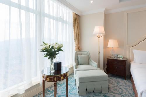qingdao jinshi international hotel