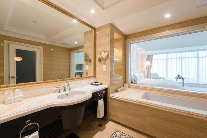 qingdao jinshi international hotel