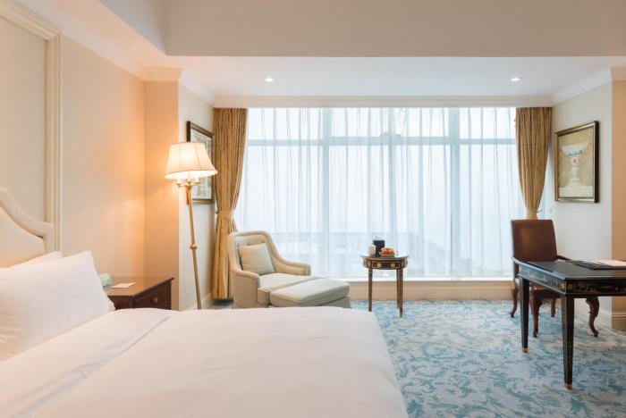 qingdao jinshi international hotel
