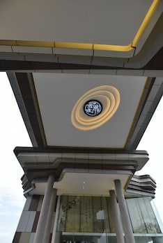 Shanghai-Deco Hotel,No. 815 Chen Yang Road,4 star