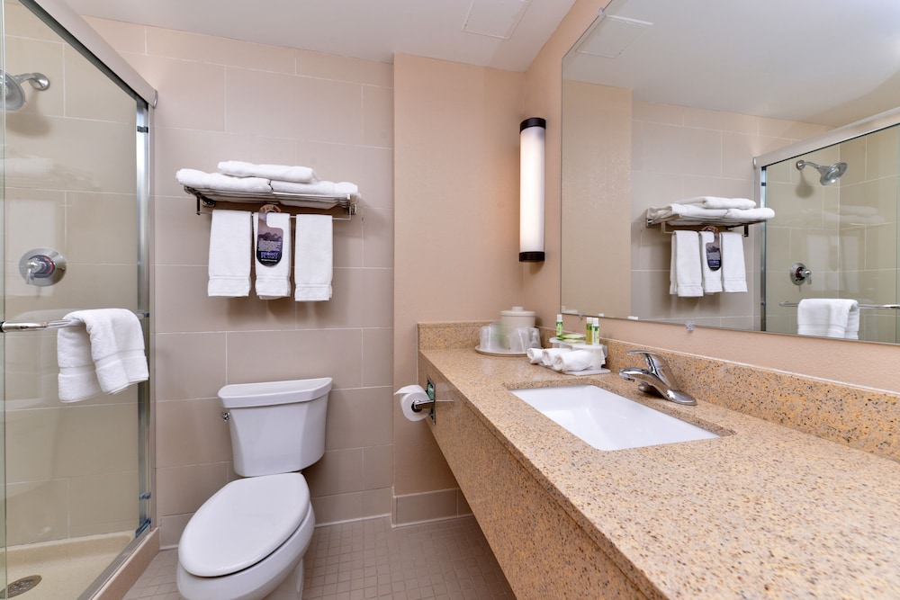 holiday inn express breezewood by ihg