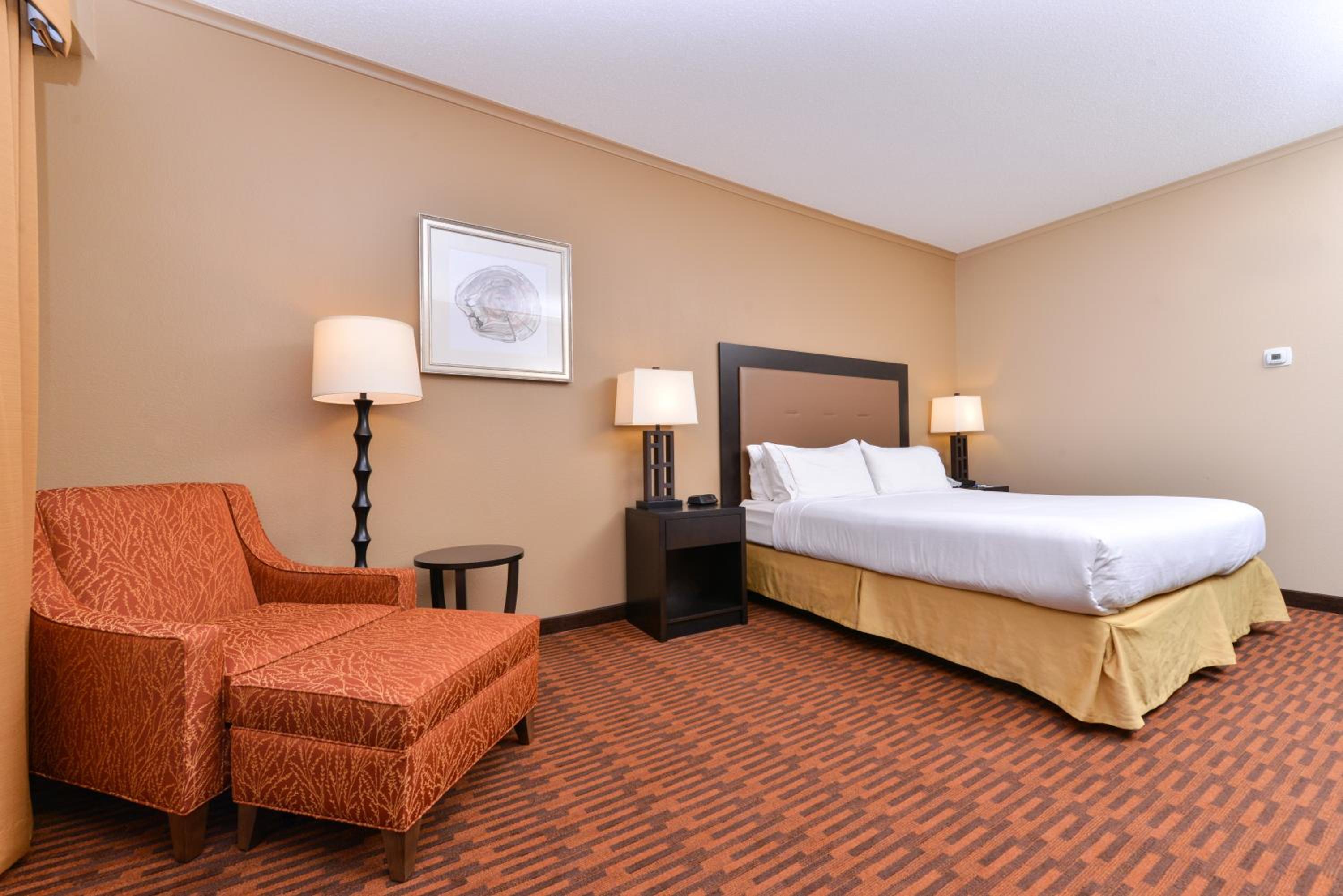 holiday inn express breezewood by ihg