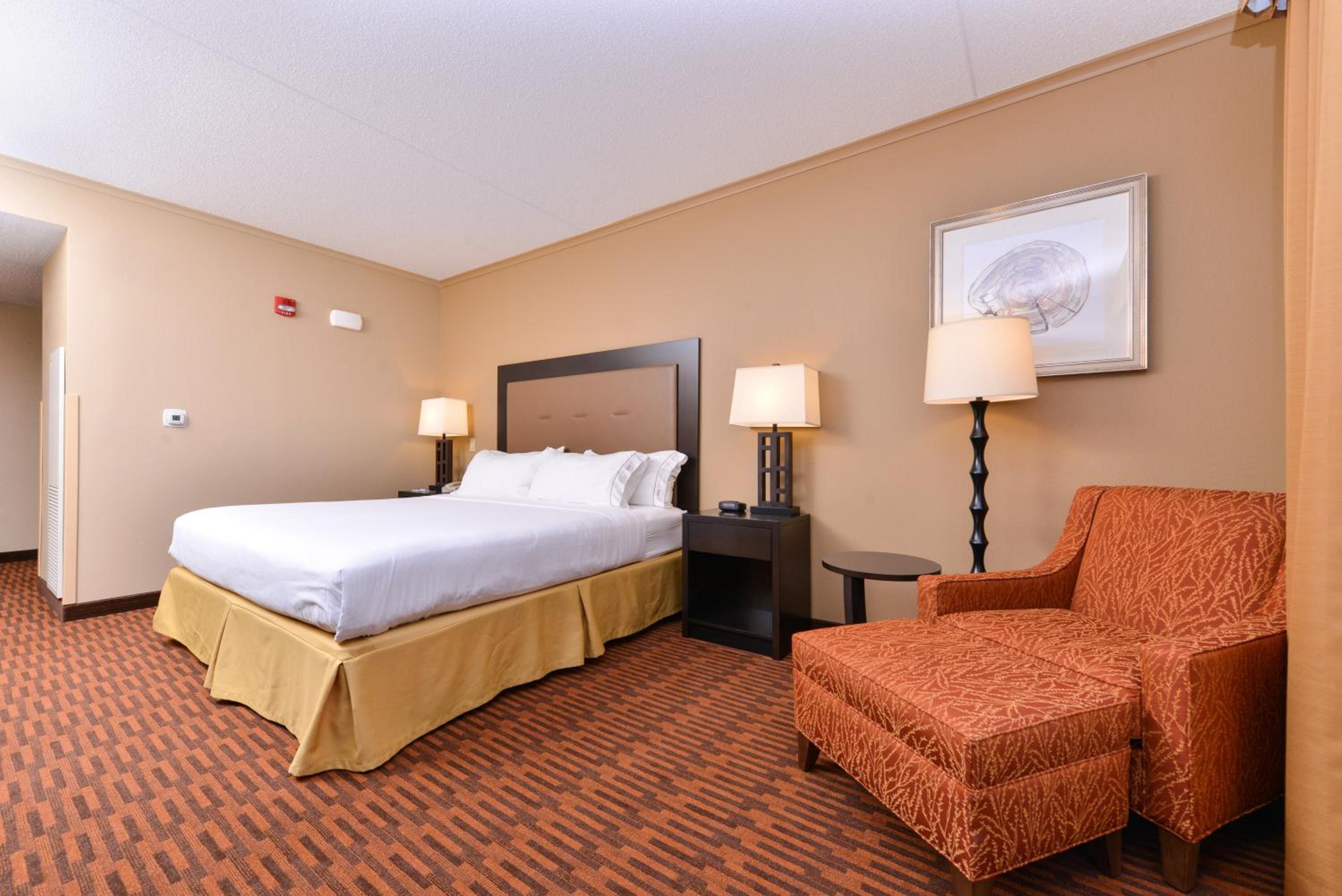 holiday inn express breezewood by ihg