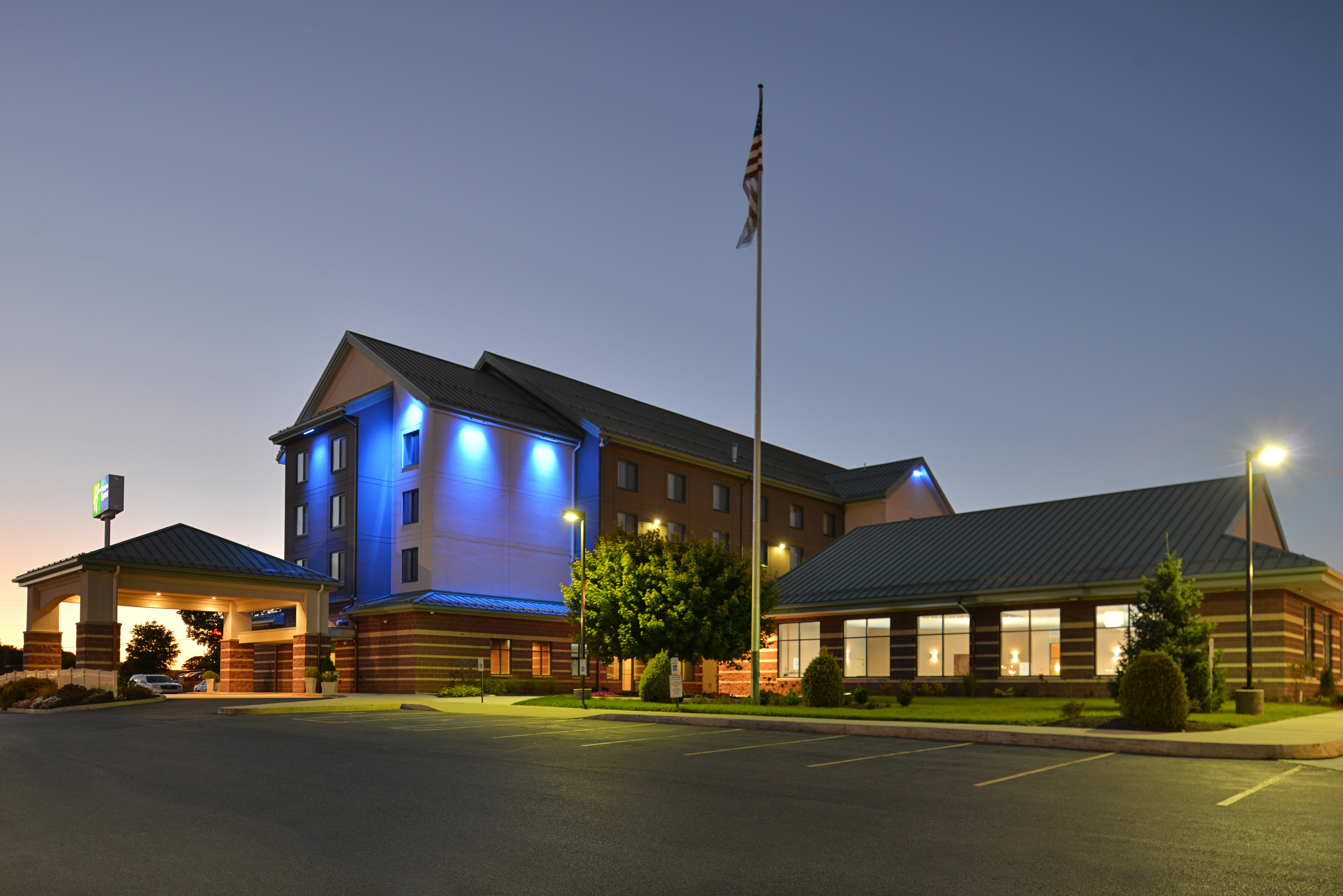 holiday inn express breezewood by ihg