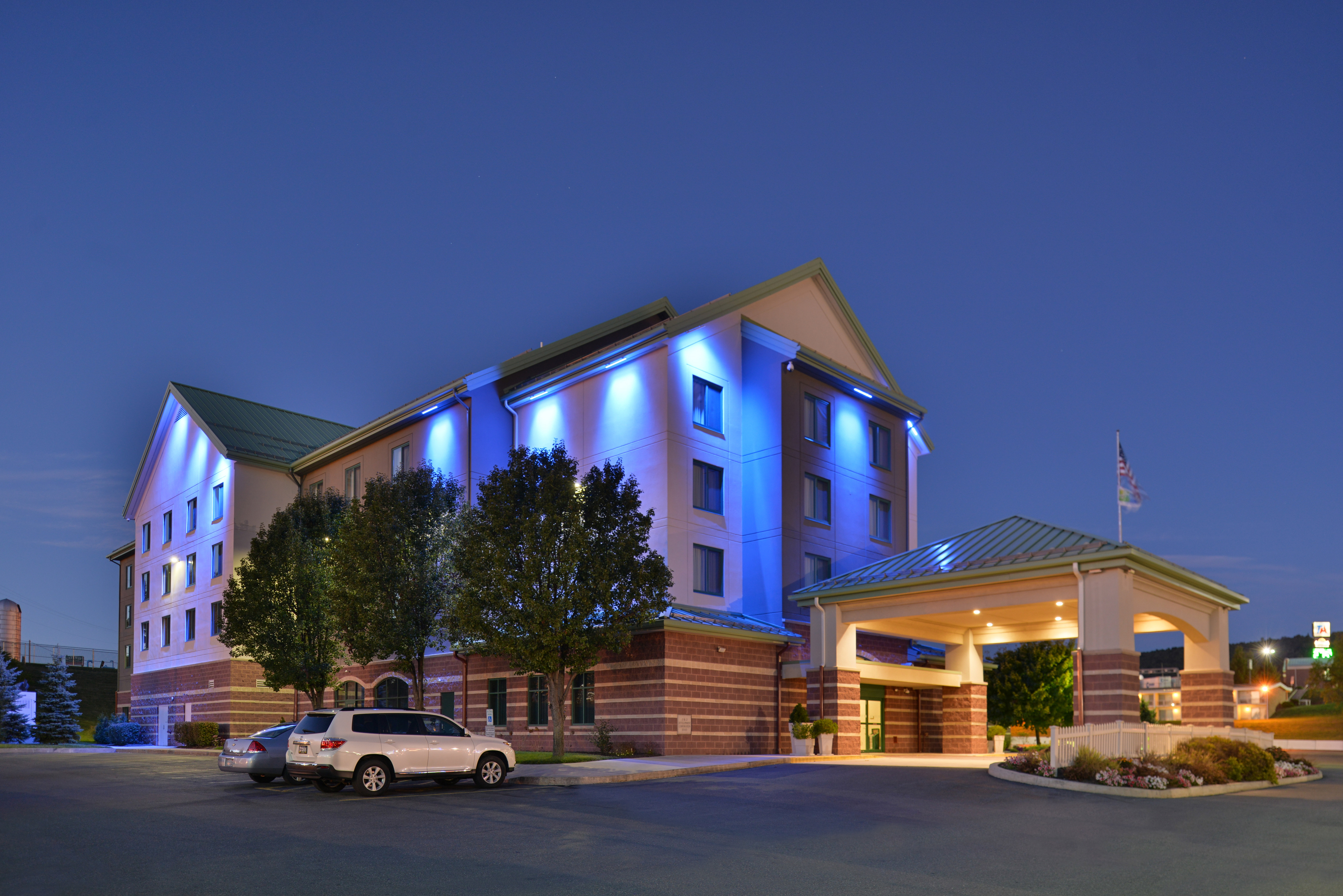 holiday inn express breezewood by ihg