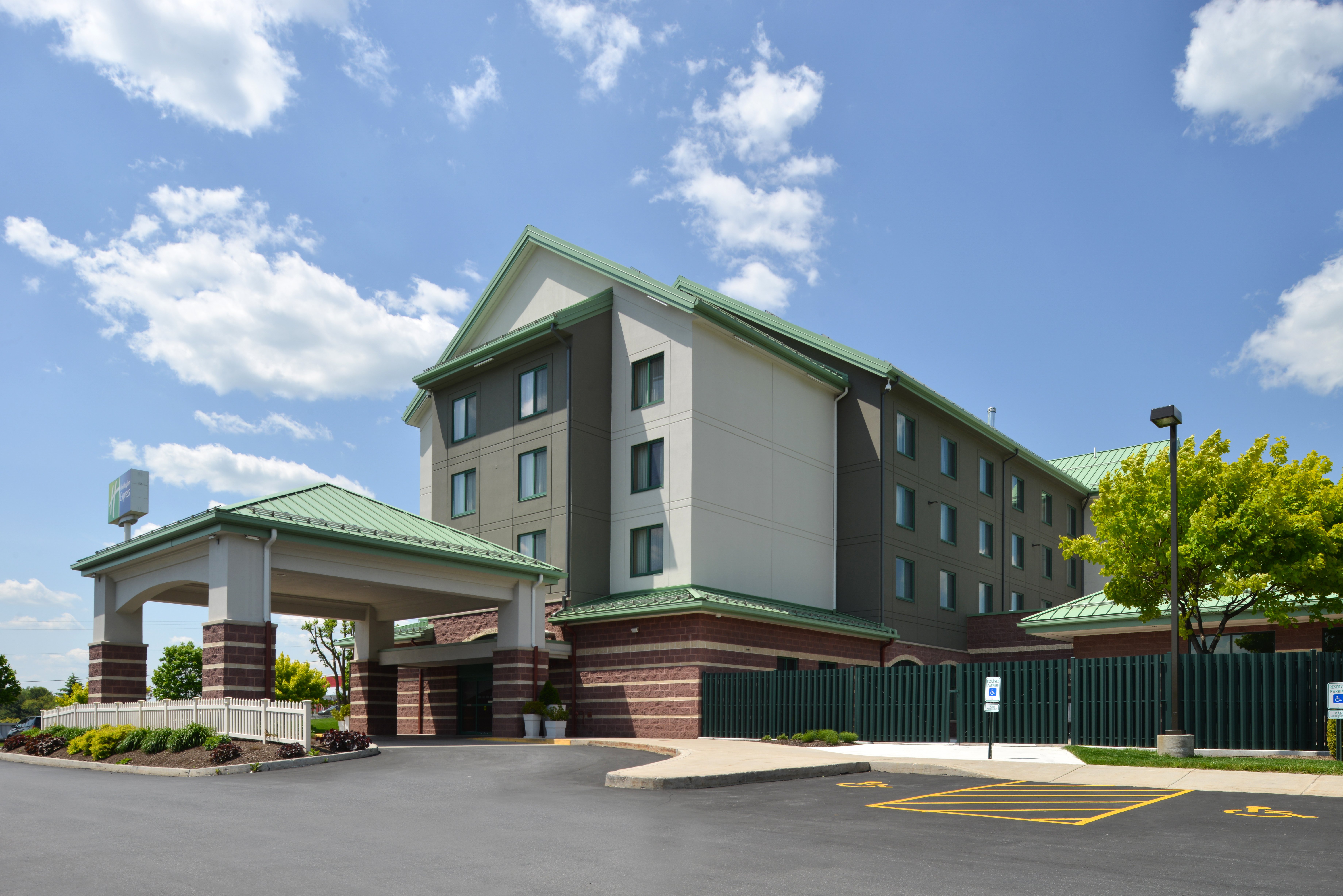 holiday inn express breezewood by ihg