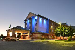 holiday inn express breezewood by ihg