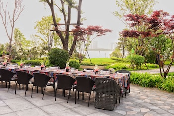 doubletree by hilton qingdao oriental movie metropolis