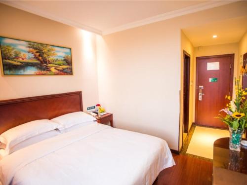 greentree inn waigaoqiao free trade express