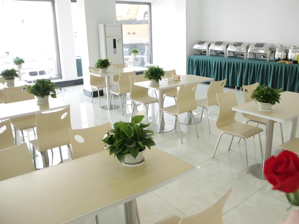 vatica tianjin jinghai bus station home world plaza hotel