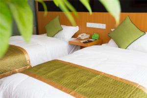 vatica tianjin jinghai bus station home world plaza hotel