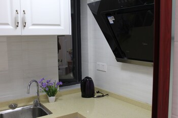 yue jia apartment shenzhen bay branch