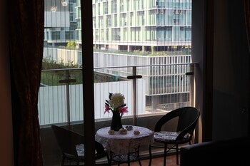 yue jia apartment shenzhen bay branch