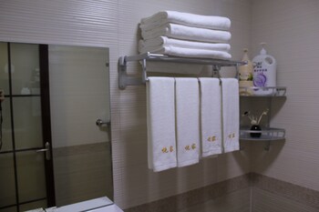 yue jia apartment shenzhen bay branch