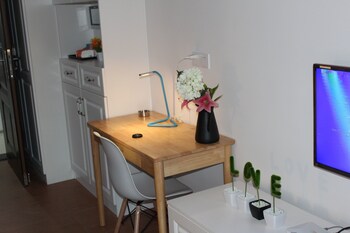 yue jia apartment shenzhen bay branch