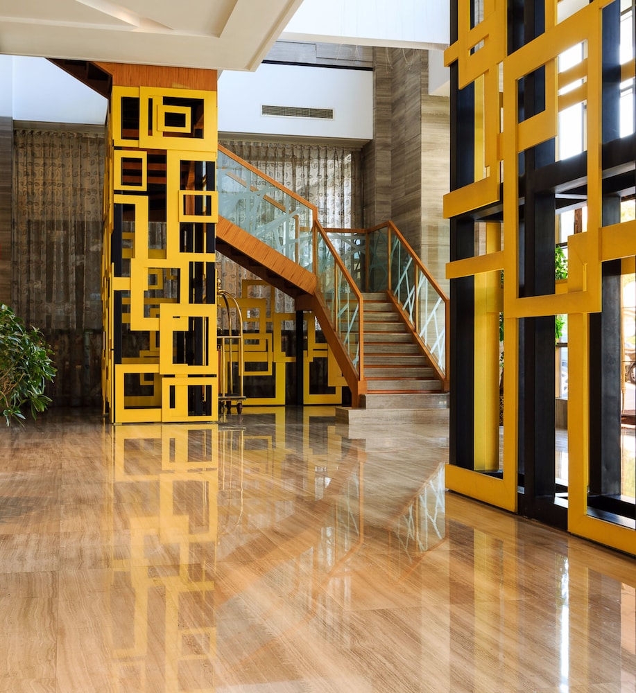 vilu reef international hotel