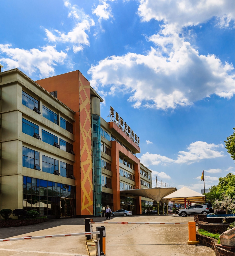 vilu reef international hotel