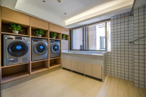 yiwu baide theme hotel
