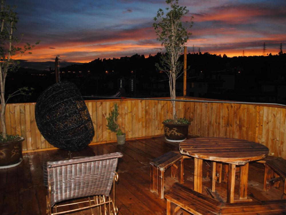 lijiang peach hostel