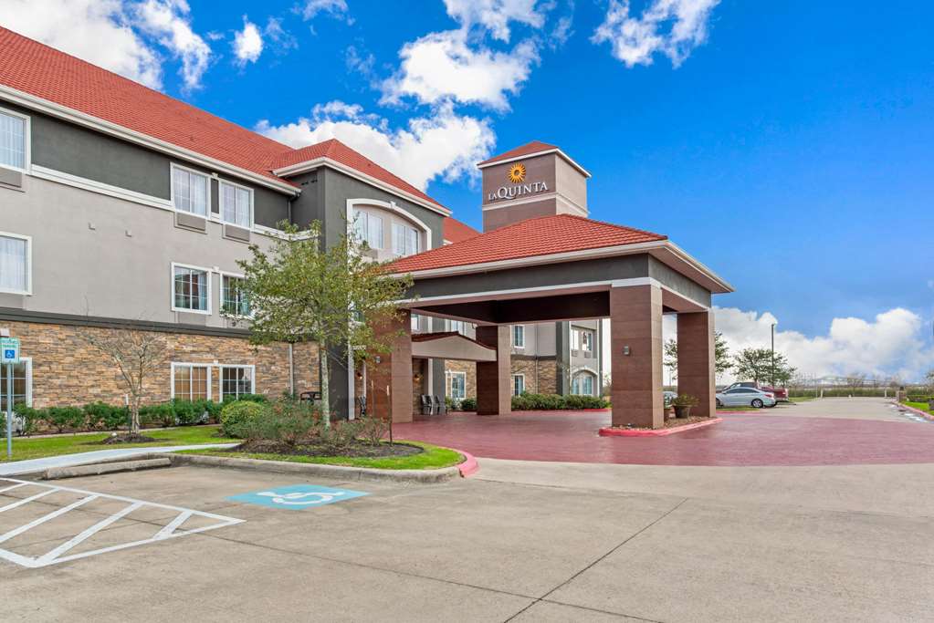 La Quinta Inn & Suites By Wyndham Bridge City