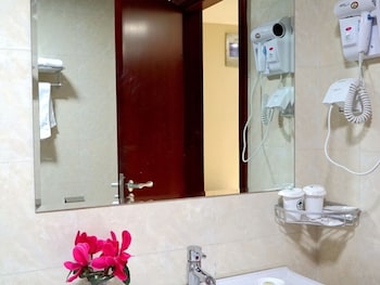 Greentree Inn Liaocheng Town Dongchang Road Zhuanpan Business Hotel,Liaocheng>>Jining,3 star