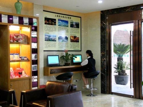 greentree inn shanghai jinxiu road business hotel