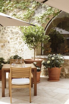 Le Moulin, Lourmarin, A Beaumier Hotel,Cadenet>>Avignon,4 star