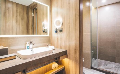 atour hotel hongqiao hub national exhibition center shanghai