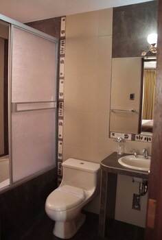 hotel mabey urubamba