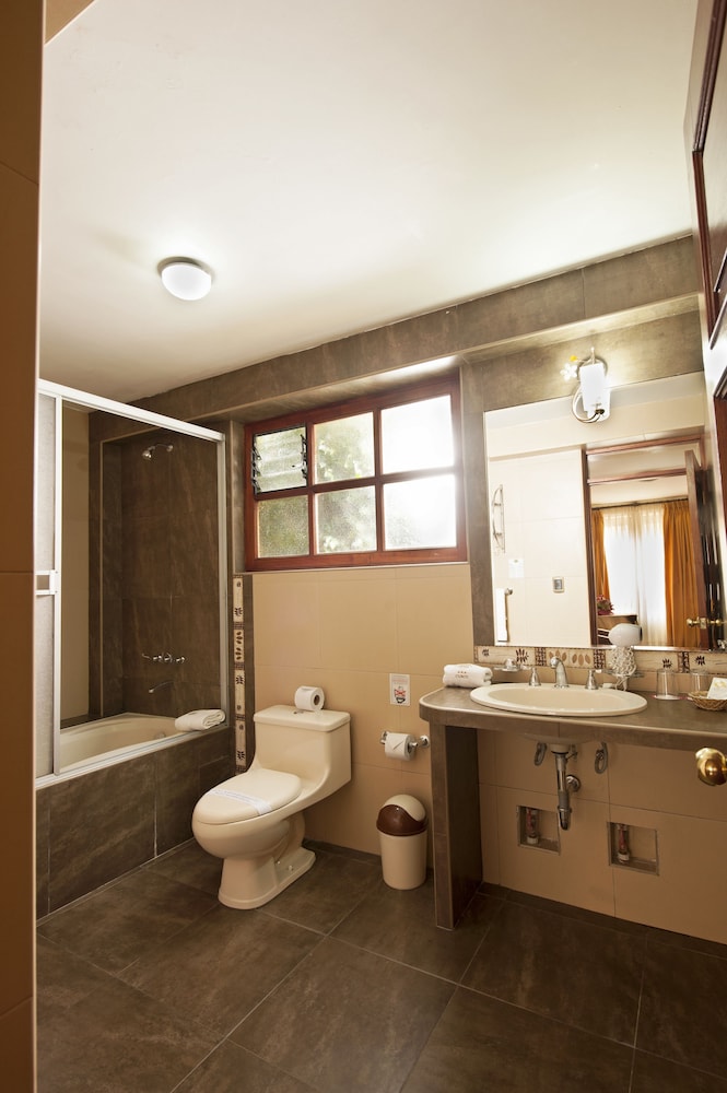 hotel mabey urubamba