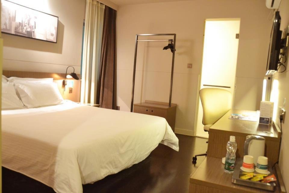 Jinjiang Inn Select Shenyang Zhongjie Pedestrian Street The Palace,,2 star